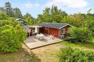 Lovely Holiday Home Near The Beach - Køng
