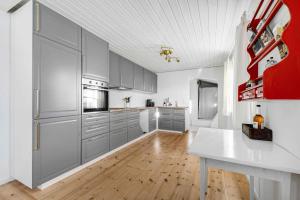 Lovely Spacious Holiday Home On Bornholm