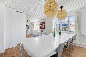 Lovely Spacious Holiday Home On Bornholm
