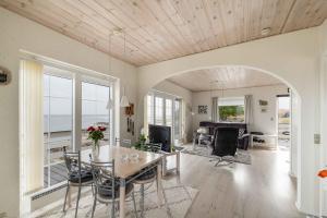 Holiday Apartment With Sea View On The Cliffs