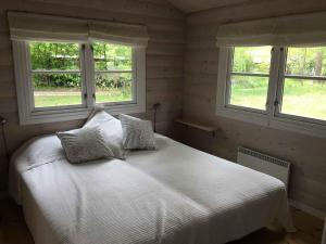 Log House Near A Child-Friendly Sandy Beach