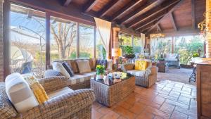 Uvaspina 8, Emma Villas