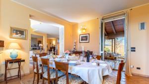 Uvaspina 8, Emma Villas