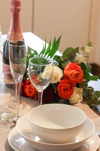 3 Lys Orleans Downtown, free secure parking