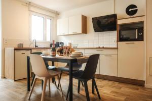 3 Lys Orleans Downtown, free secure parking