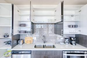 Downtown 2br w gym wd pool nr 6th St bars ATX-7