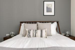 Loop 1BR w Pool Gym nr Theatre District CHI-277