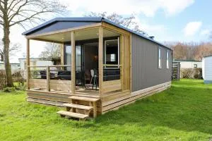 Chalet (4 persoons) op 5* camping de Paardekreek - Wolphaartsdijk