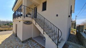 HIŠA KAPIŠ with HOT TUBE