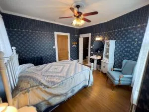 Market St Manor Bed and Breakfast - Nappanee