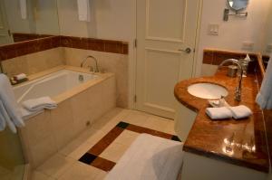 Bristol Panama, a Registry Collection Hotel