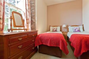 Bridge Cottages Bridge House, Old Post, Bridge Suite, Sleeps 16