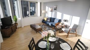 Spacious 2BR 2BA Apartment City Centre Sleeps 5