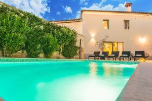 VILLA LATINI - Ideal for a family vacation. Heated pool. Local breakfast optional available