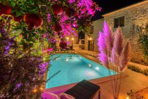 VILLA LATINI - Ideal for a family vacation. Heated pool. Local breakfast optional available