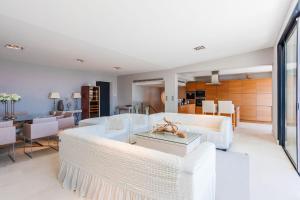 Villas VILLA HESPERIDES VI4337 By Riviera Holiday Homes : photos des chambres