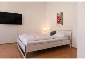 Viennese 3BR Apt. Near Wiener Stadthalle & Central