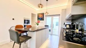Surbiton Luxury Garden House 19 - Long Ditton