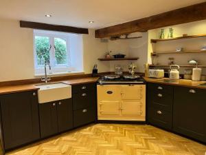 House - Sleeps 10 Pet friendly & Parking