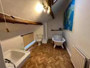 House - Sleeps 10 Pet friendly & Parking