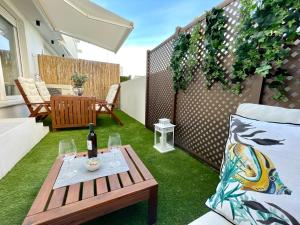 GATU PREMIUM Sandia Beach lujo junto al mar, parking y piscina común," Preferente mayores de 21 años y familias "