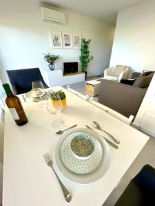 GATU PREMIUM Sandia Beach lujo junto al mar, parking y piscina común," Preferente mayores de 21 años y familias "