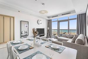 StoneTree - Paramount Tower Hotel&Residences 3 BR - Sea View and Infinity Pool