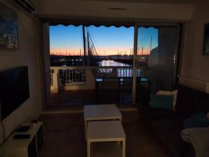 Appartements Classe 3 etoiles - Magnifique vue sur le port : photos des chambres