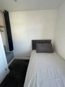 VA Home Stay - Close to Luton Airport, M1 & A505