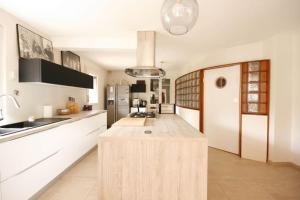 Maisons de vacances Gite La Reserve avec Jardin et Piscine : photos des chambres