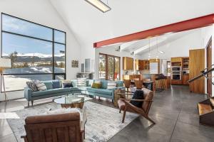 Modern Alpine Escape