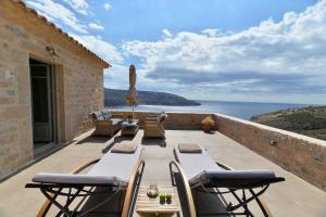 Deluxe Suite with Sea View room in Akrolithi Boutique Hotel & Suites
