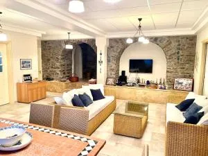 Mia's Beach House - Panayía