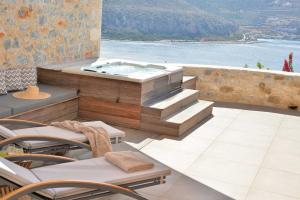 Junior Suite with Hot Tub room in Akrolithi Boutique Hotel & Suites