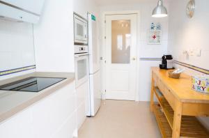 Sea view apartment, shared pools, Estepona, 60 m²