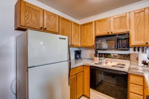 2 Br Buttes Condo- Breathtaking Views Of Mountain Range Condo