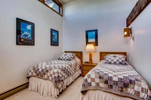 2 Br Buttes Condo- Breathtaking Views Of Mountain Range Condo