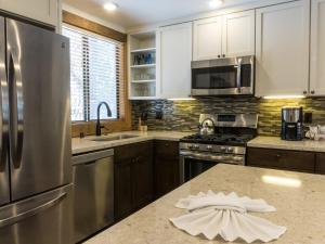3132 Aspen Grove
