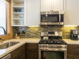 3132 Aspen Grove