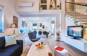 Villa Anna Barbariga, NEW 2022 luxurious villa with private pool!