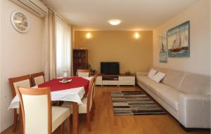 Awesome Apartment In Krilo Jesenice With 3 Bedrooms, Wifi And Jacuzzi