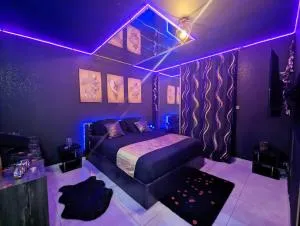 La Gold Room Jacuzzi & Sauna privé - Bompas