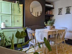 Beautiful seaside Willow Cottage hosted by Whitstable-Holidays