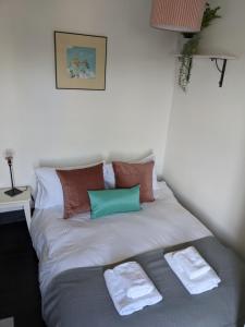 Beautiful seaside Willow Cottage hosted by Whitstable-Holidays