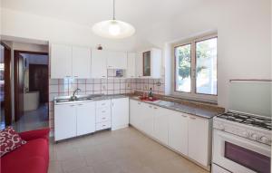 3 Bedroom Beautiful Home In Ricadi