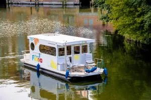 Hausboot FIONA im Yachthafen Berlin-Schmöckwitz auf der Spree und dem Müggelsee von Anfang April bis Ende Oktober - Ziegenhals
