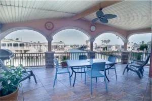 Copper Bottomed Waterfront Cottage Bring the family Please see Manager Info before booking - Port Isabel