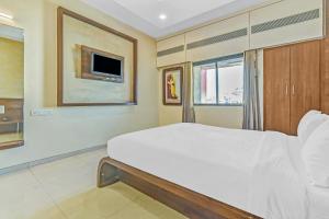 Hotel Sai Sparsh-150 meters from Saibaba temple