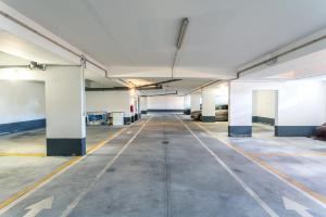 BnB Homes Ocean View Apartment with relax Terrace, 2 Swimming pools & Tennis court