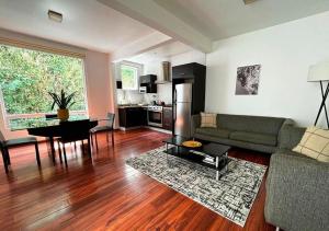 Condesa Residence Amsterdam F Elegant Residence with Inviting Ambiance on Amsterdam Avenue